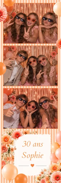 Bandelette photobooth anniversaire, trois photos sur fond pêche